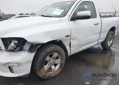 2017 Ram 1500 Express 4X2 6'4 Box z USA, uszkodzony, nr VIN 3C6JR6AT2HG504702